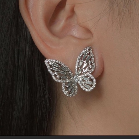 sale! Butterfly Earrings Brand New - Picture 2 of 2